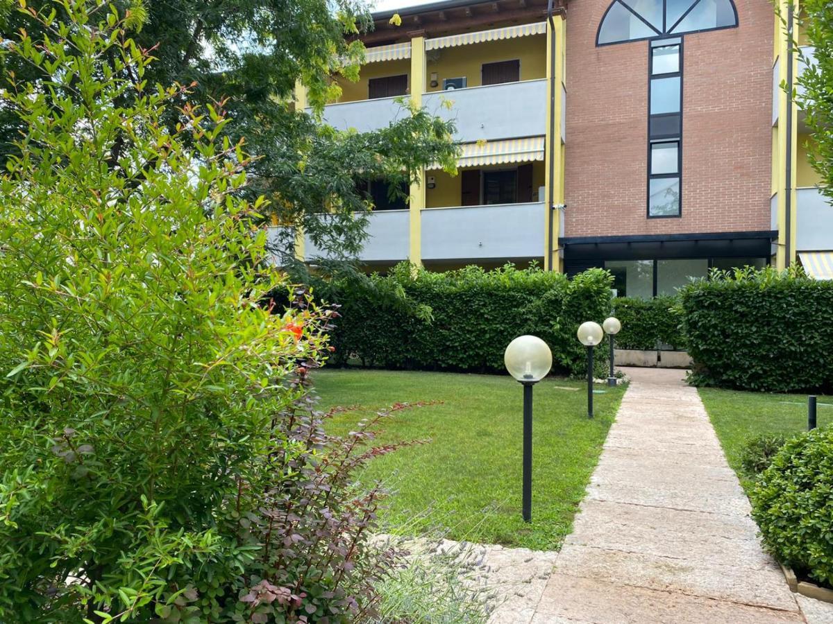 La Lanterna - Appartamenti In Residence Con Piscina Desenzano del Garda Exterior foto