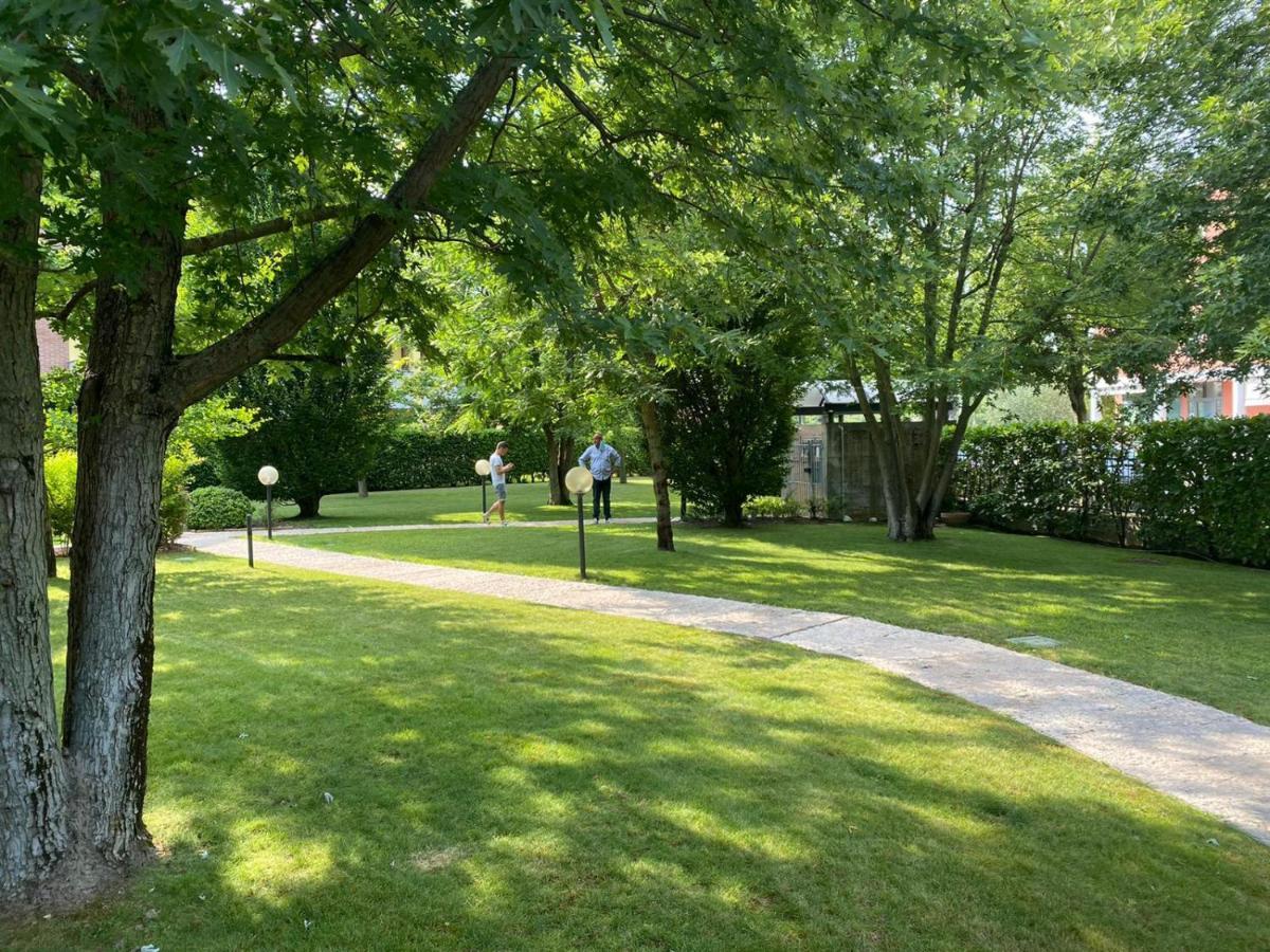 La Lanterna - Appartamenti In Residence Con Piscina Desenzano del Garda Exterior foto