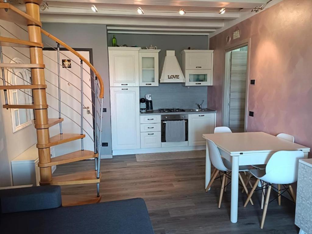 La Lanterna - Appartamenti In Residence Con Piscina Desenzano del Garda Exterior foto